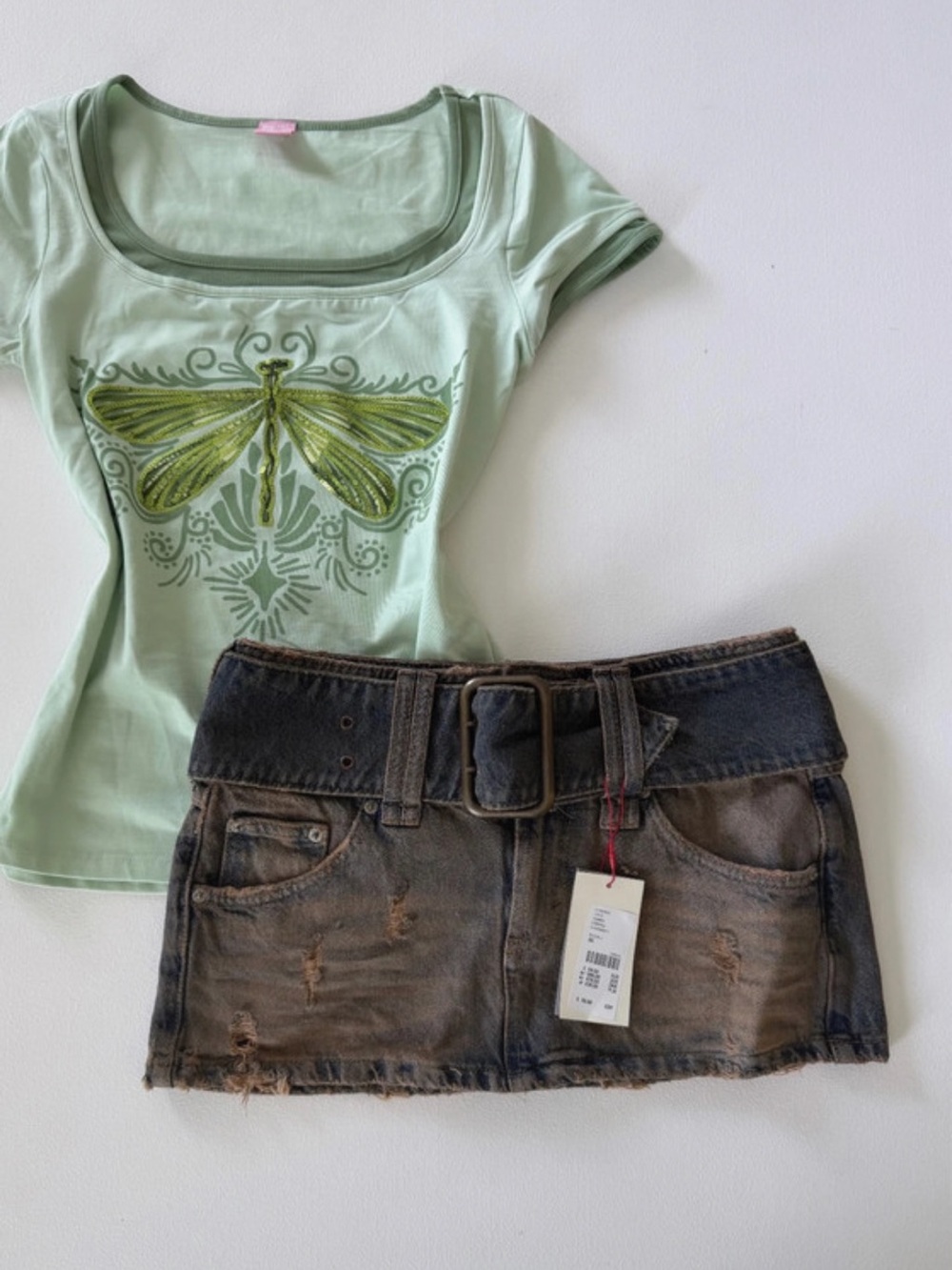 BDG Urban Outfitters Low Rise Distressed Denim
Micro Mini Skirt with Belt XS